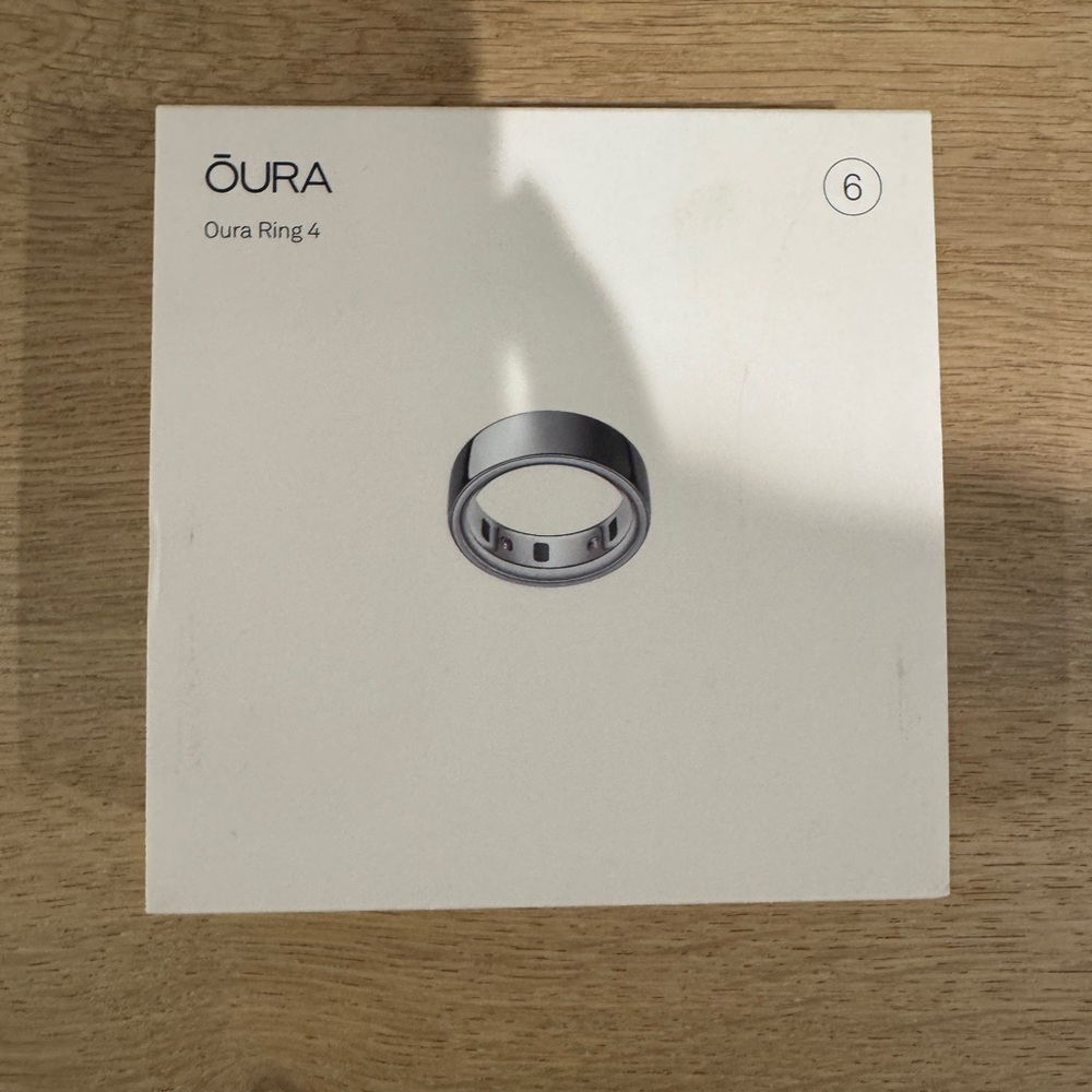 Oura Ring 4 Silver NIB